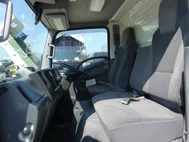 いすゞエルフ冷凍車（冷蔵車）小型（2t・3t）[写真16]