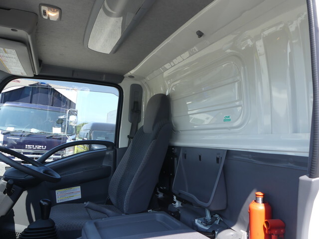 いすゞエルフ冷凍車（冷蔵車）小型（2t・3t）[写真18]