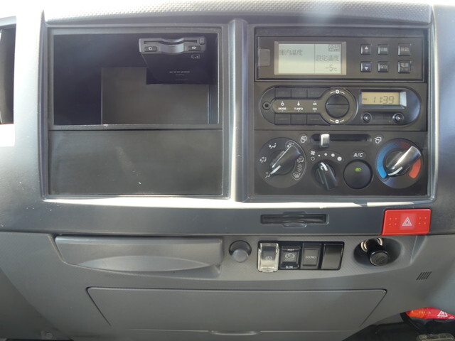 いすゞエルフ冷凍車（冷蔵車）小型（2t・3t）[写真27]