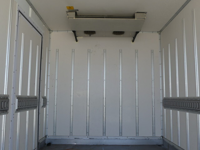 いすゞエルフ冷凍車（冷蔵車）小型（2t・3t）[写真03]