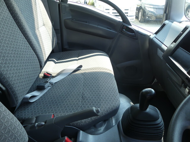 いすゞエルフ冷凍車（冷蔵車）小型（2t・3t）[写真31]