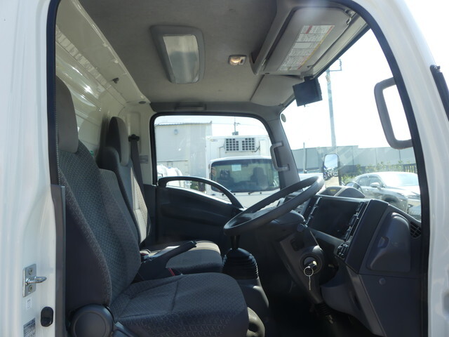 いすゞエルフ冷凍車（冷蔵車）小型（2t・3t）[写真34]