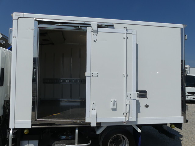 いすゞエルフ冷凍車（冷蔵車）小型（2t・3t）[写真05]