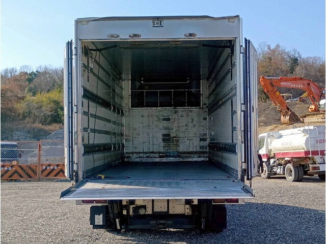 いすゞフォワード冷凍車（冷蔵車）中型（4t）[写真13]