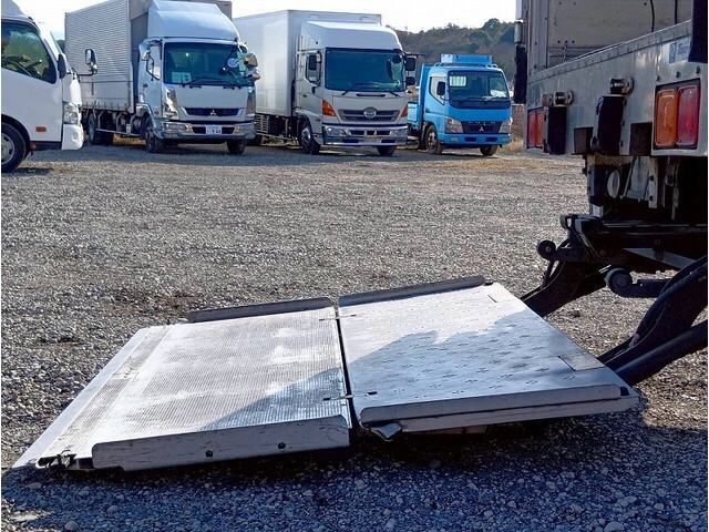 いすゞフォワード冷凍車（冷蔵車）中型（4t）[写真14]