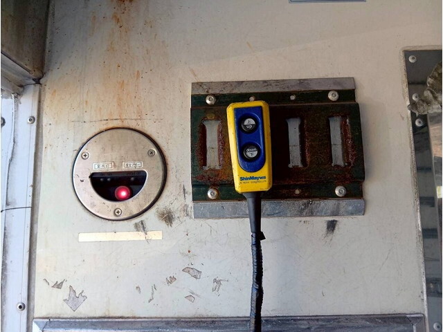 いすゞフォワード冷凍車（冷蔵車）中型（4t）[写真15]