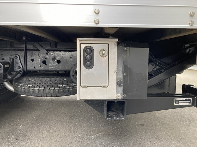 いすゞエルフアルミバン小型（2t・3t）[写真10]