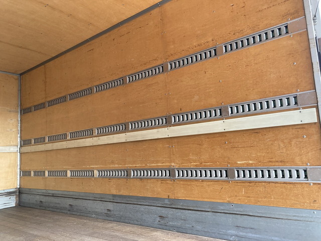 いすゞエルフアルミバン小型（2t・3t）[写真23]