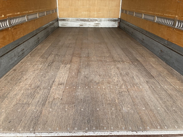 いすゞエルフアルミバン小型（2t・3t）[写真24]