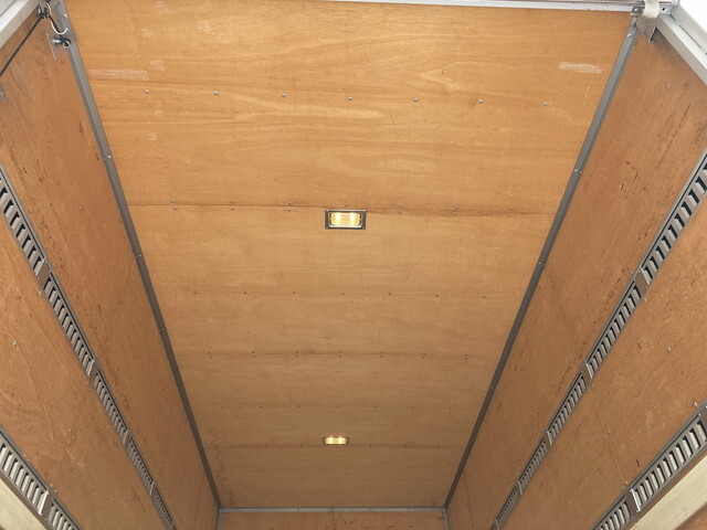 いすゞエルフアルミバン小型（2t・3t）[写真25]