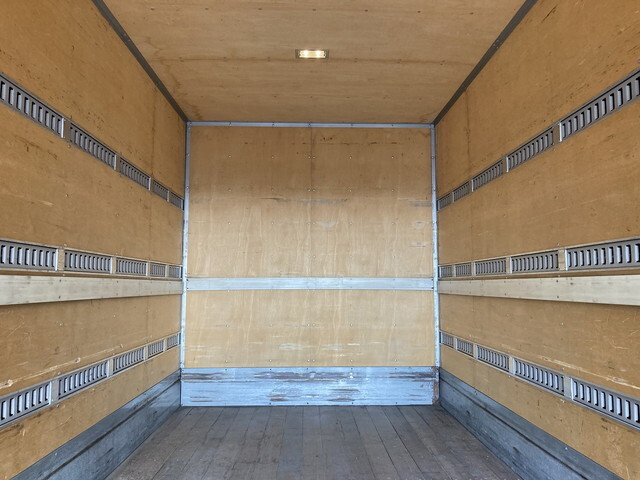 いすゞエルフアルミバン小型（2t・3t）[写真26]