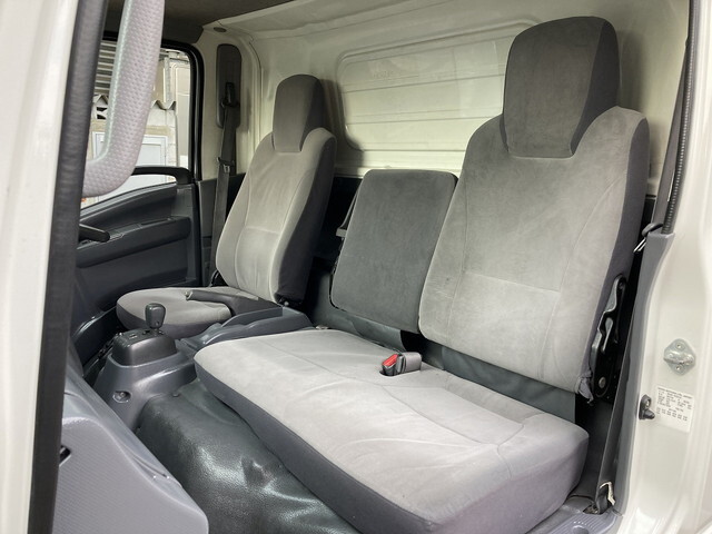 いすゞエルフアルミバン小型（2t・3t）[写真38]