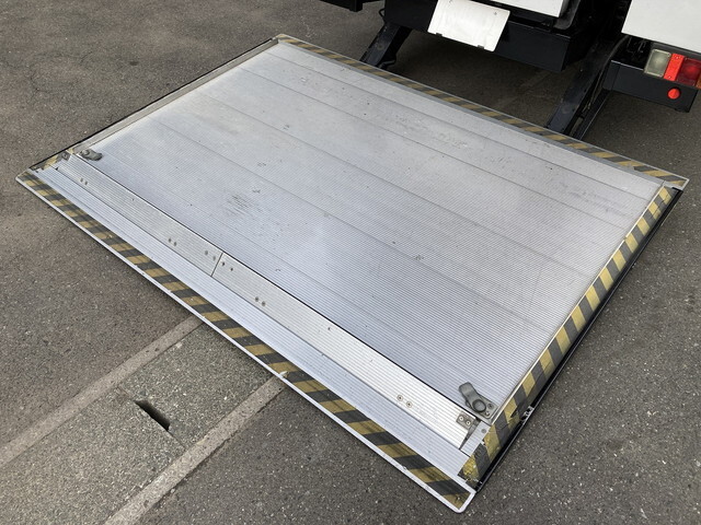 いすゞエルフアルミバン小型（2t・3t）[写真05]