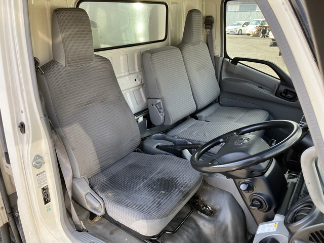 日野デュトロ冷凍車（冷蔵車）小型（2t・3t）[写真32]