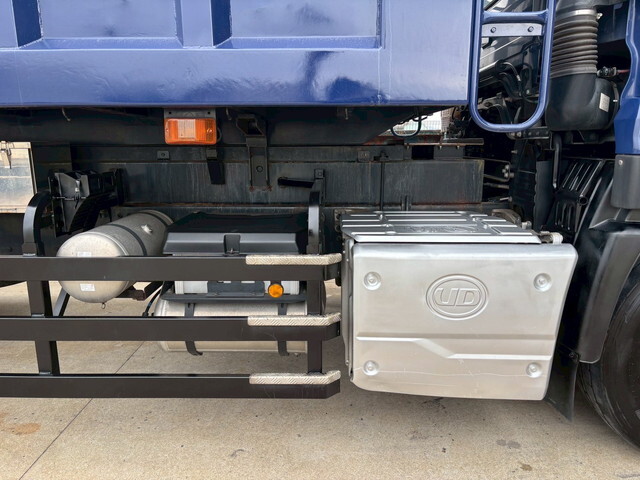UDトラックスクオン深ダンプ（土砂禁ダンプ）大型（10t）[写真11]