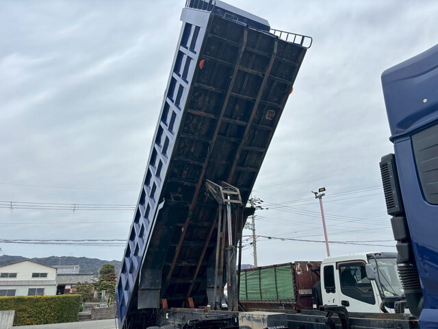 UDトラックスクオン深ダンプ（土砂禁ダンプ）大型（10t）[写真14]