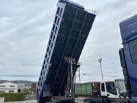 UDトラックスクオン深ダンプ（土砂禁ダンプ）大型（10t）[写真15]