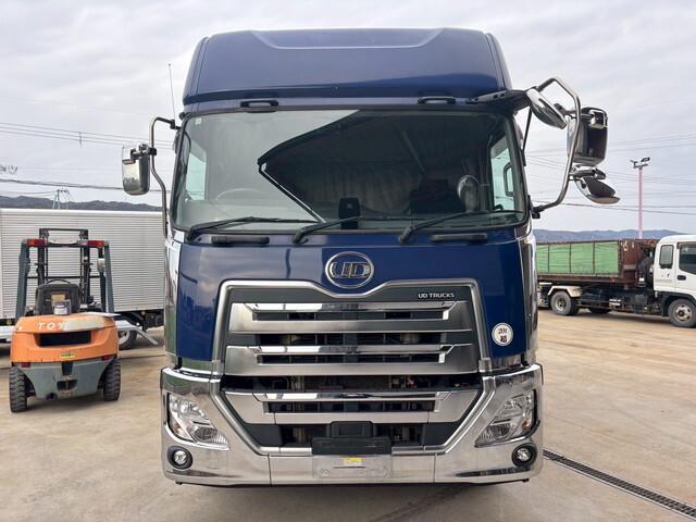 UDトラックスクオン深ダンプ（土砂禁ダンプ）大型（10t）[写真18]