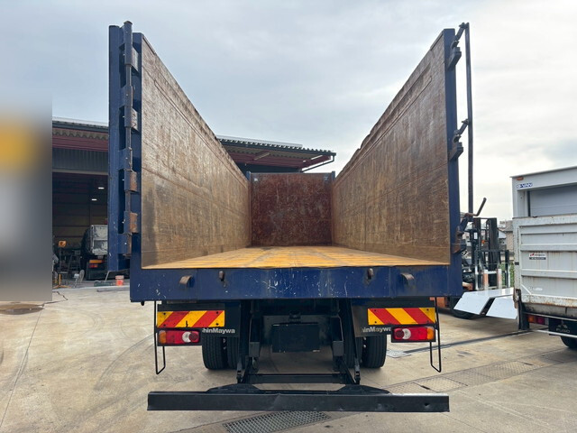 UDトラックスクオン深ダンプ（土砂禁ダンプ）大型（10t）[写真20]