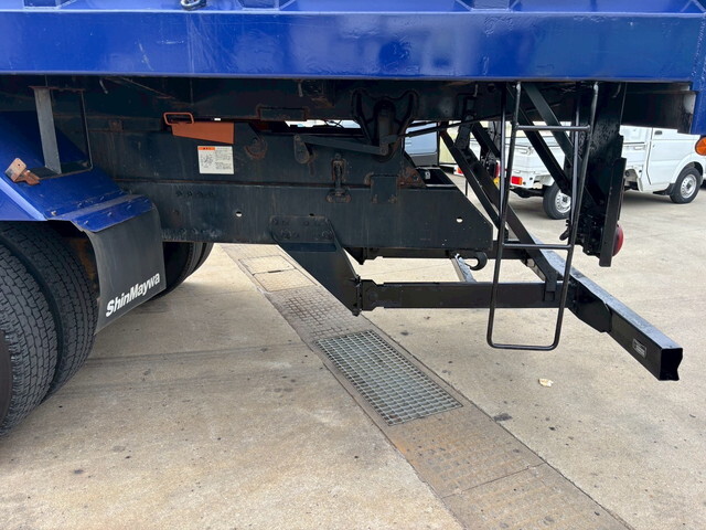 UDトラックスクオン深ダンプ（土砂禁ダンプ）大型（10t）[写真21]