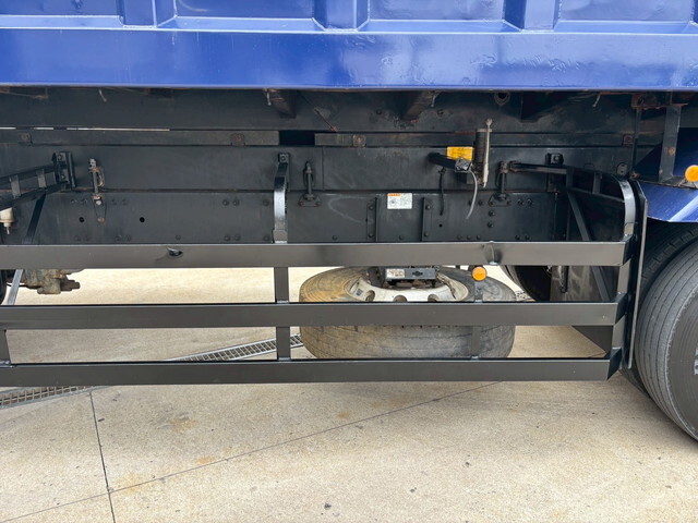 UDトラックスクオン深ダンプ（土砂禁ダンプ）大型（10t）[写真24]