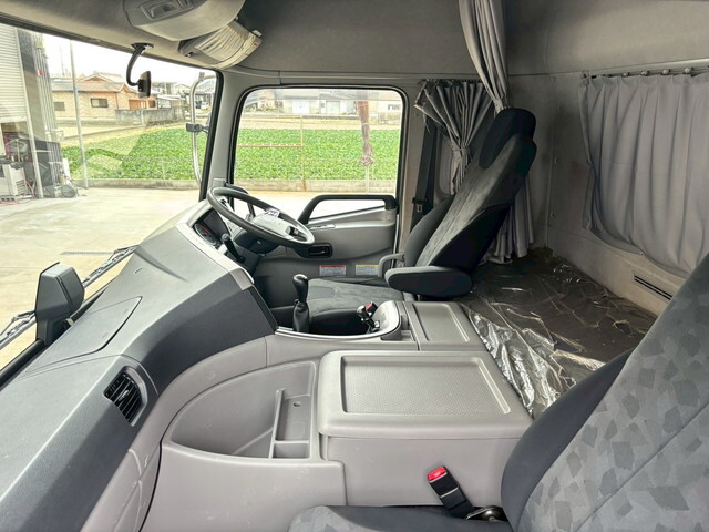 UDトラックスクオン深ダンプ（土砂禁ダンプ）大型（10t）[写真25]