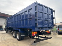 UDトラックスクオン深ダンプ（土砂禁ダンプ）大型（10t）[写真02]