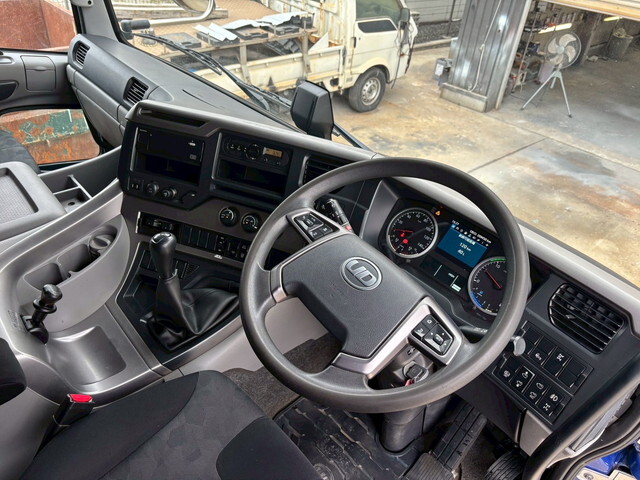 UDトラックスクオン深ダンプ（土砂禁ダンプ）大型（10t）[写真31]