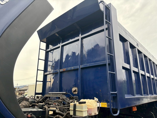 UDトラックスクオン深ダンプ（土砂禁ダンプ）大型（10t）[写真40]