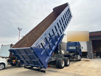 UDトラックスクオン深ダンプ（土砂禁ダンプ）大型（10t）[写真05]