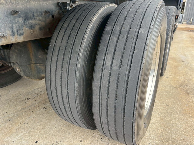 UDトラックスクオン深ダンプ（土砂禁ダンプ）大型（10t）[写真09]