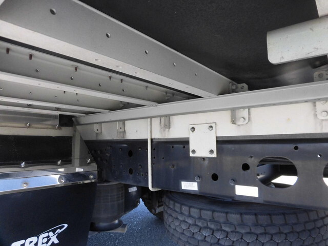 三菱ふそうファイターアルミウイング中型（4t）[写真13]