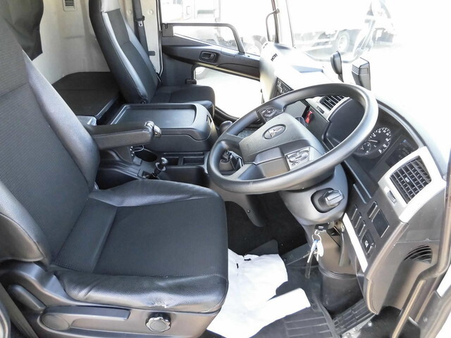 三菱ふそうファイターアルミウイング中型（4t）[写真15]