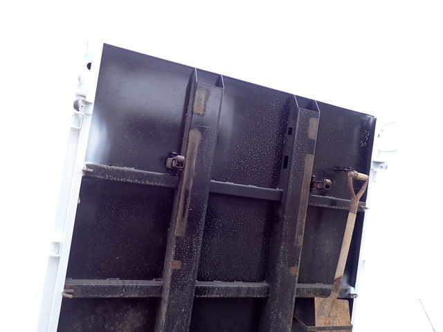 三菱ふそうキャンターダンプ小型（2t・3t）[写真13]