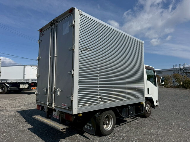 いすゞエルフアルミバン小型（2t・3t）[写真02]