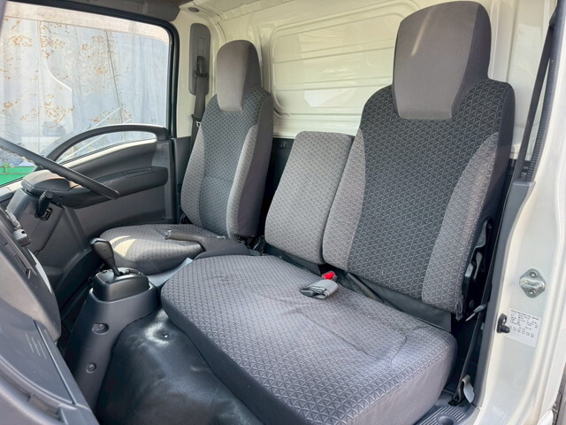 いすゞエルフアルミバン小型（2t・3t）[写真32]