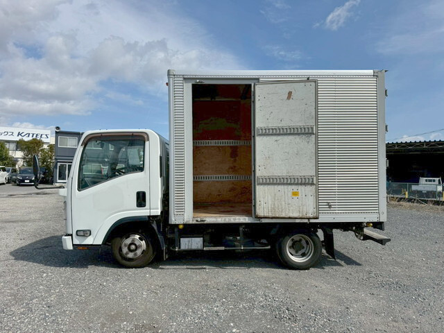 いすゞエルフアルミバン小型（2t・3t）[写真07]