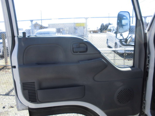 いすゞエルフダブルキャブ（Wキャブ）小型（2t・3t）[写真22]