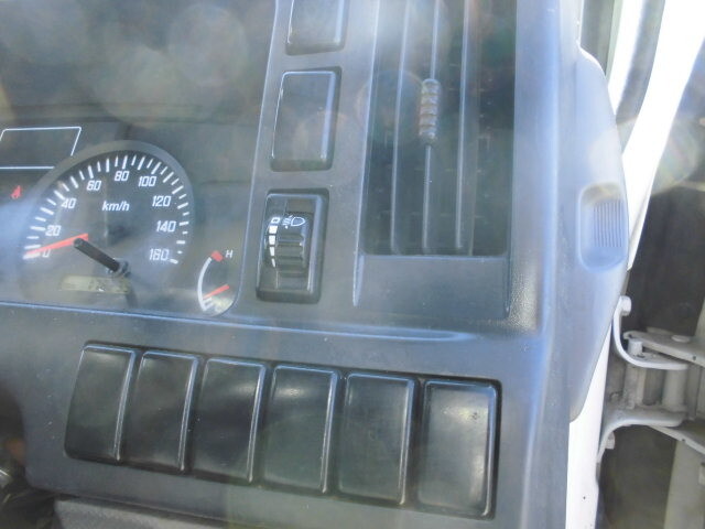 いすゞエルフダブルキャブ（Wキャブ）小型（2t・3t）[写真32]