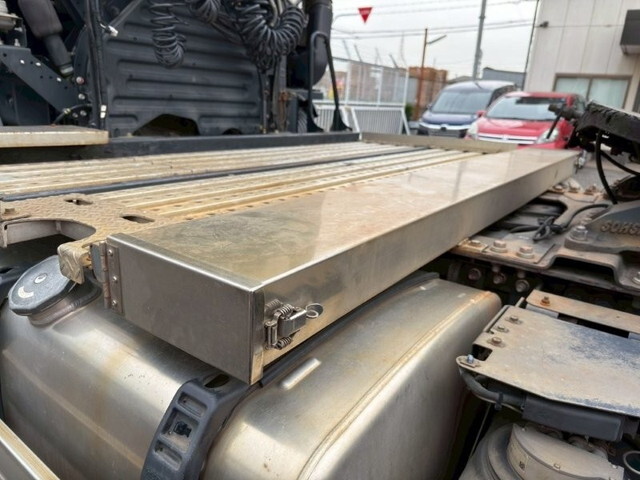 日野プロフィアトレーラーヘッド（トラクターヘッド）大型（10t）[写真11]