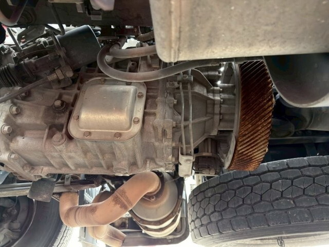 日野プロフィアトレーラーヘッド（トラクターヘッド）大型（10t）[写真12]