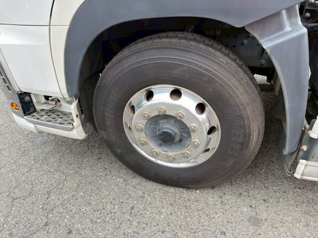 日野プロフィアトレーラーヘッド（トラクターヘッド）大型（10t）[写真13]