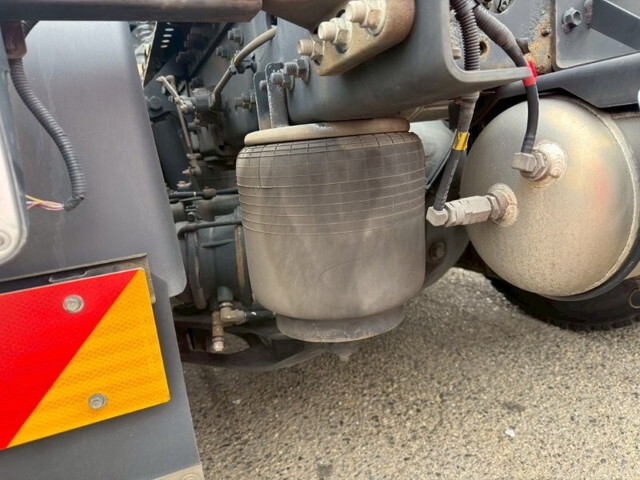 日野プロフィアトレーラーヘッド（トラクターヘッド）大型（10t）[写真06]