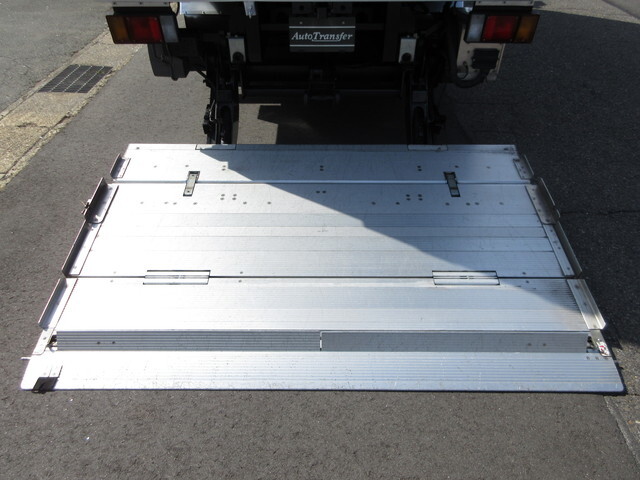 いすゞエルフパネルバン小型（2t・3t）[写真13]