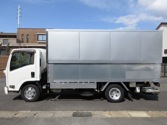 いすゞエルフパネルバン小型（2t・3t）[写真04]