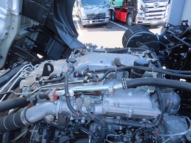 いすゞギガアルミウイング大型（10t）[写真16]