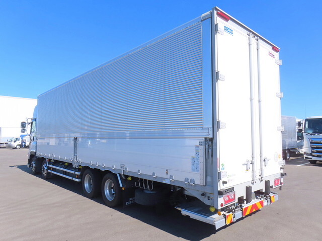 いすゞギガアルミウイング大型（10t）[写真02]