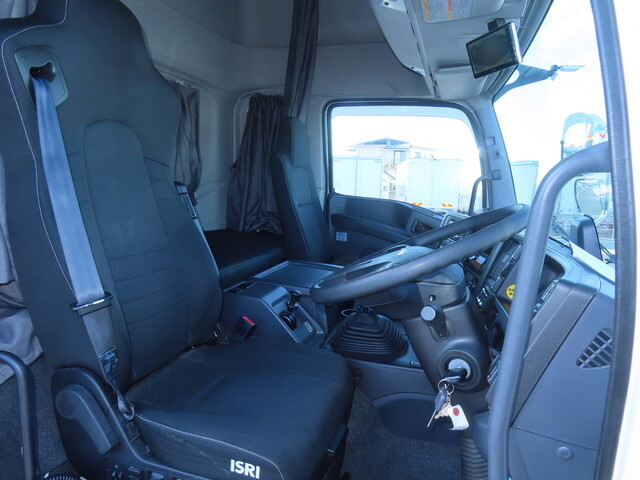 いすゞギガアルミウイング大型（10t）[写真21]