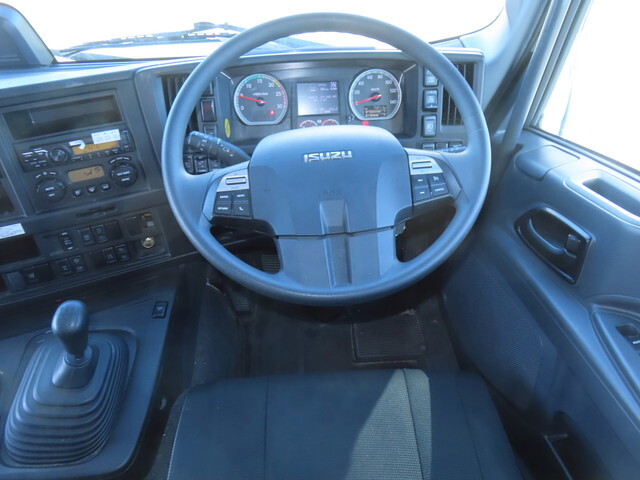 いすゞギガアルミウイング大型（10t）[写真23]