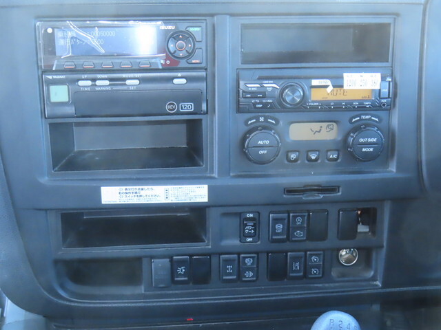 いすゞギガアルミウイング大型（10t）[写真25]